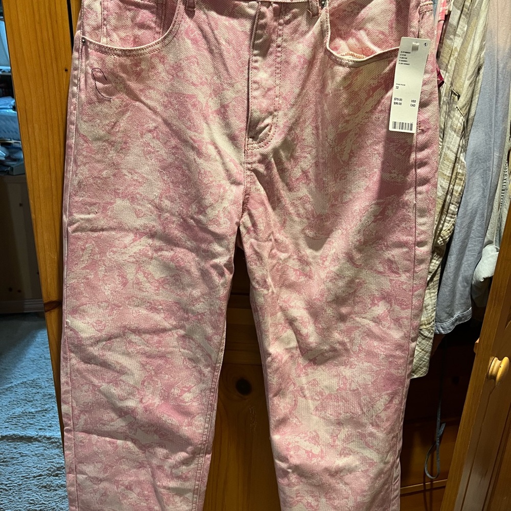 NWT Urban Outfitter size 32 Pink Rose floral patterned jean pants.